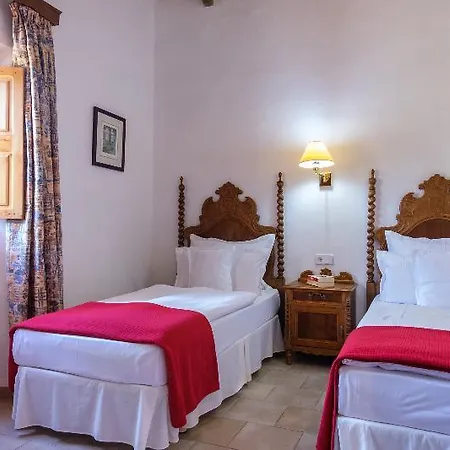 Hotel Estades 4*